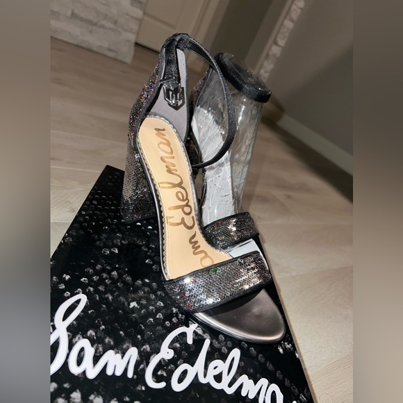 Size 8, Brand New!! Women's Yaro Sequined Block Heel Sandals - Picture 2 of 3